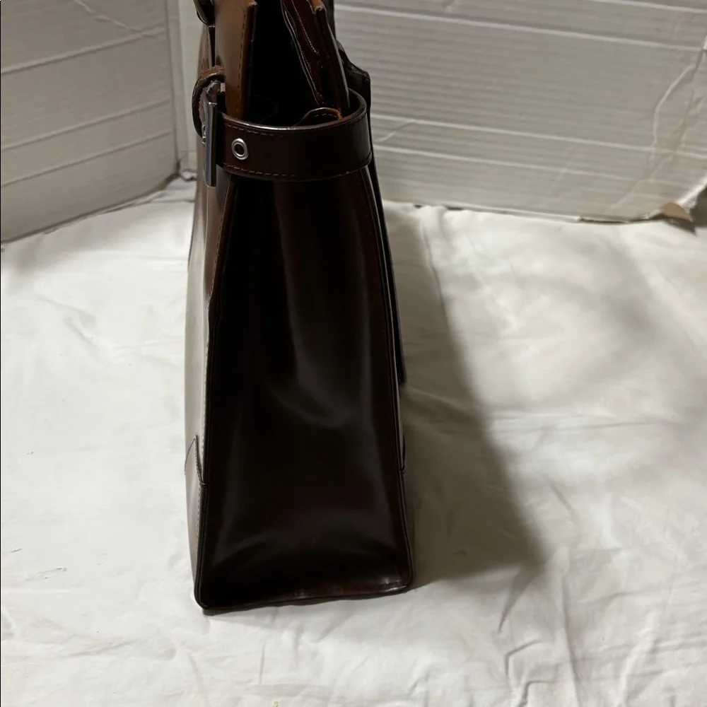 Franklin Covey leather bag with multiple compartments and padding. NWOT